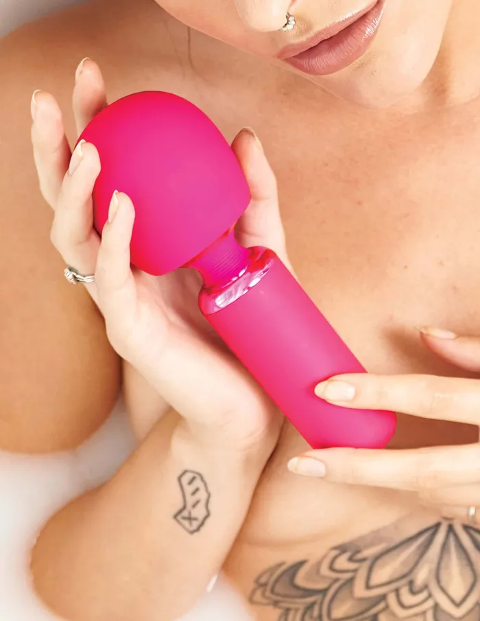 Pipedream Products Female Sex Toys Experience Powerful Pleasure with the JimmyJane Exona Body Wand